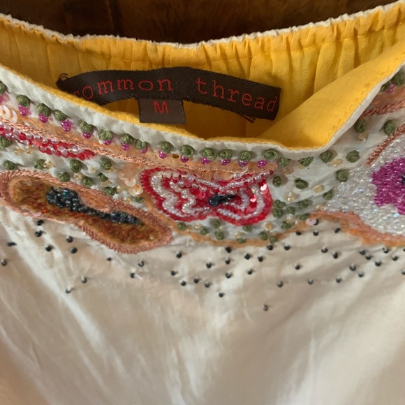 Common thread embroiled blouse - Picture 2 of 4